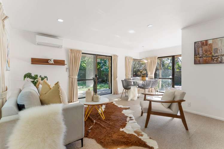 2/105 Glendale Road Glen Eden_1