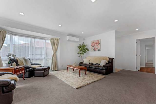 8 Headcorn Place Botany Downs_4
