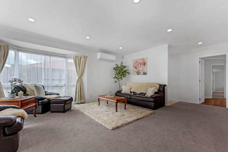 8 Headcorn Place Botany Downs_4