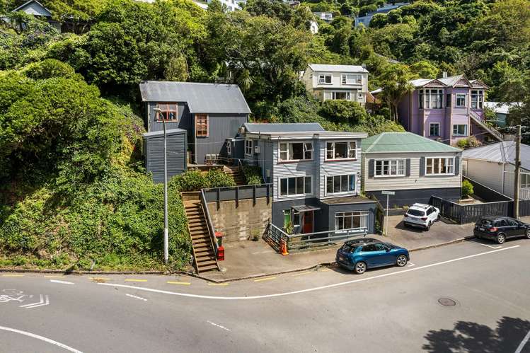 1 & 2/1 Entrance Street Aro Valley_12