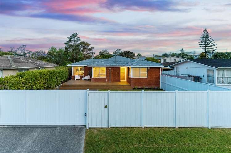 26 Finlow Drive Te Atatu South_21