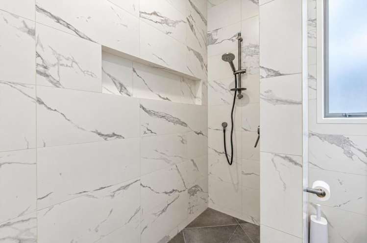 54A Meadway Sunnyhills_24