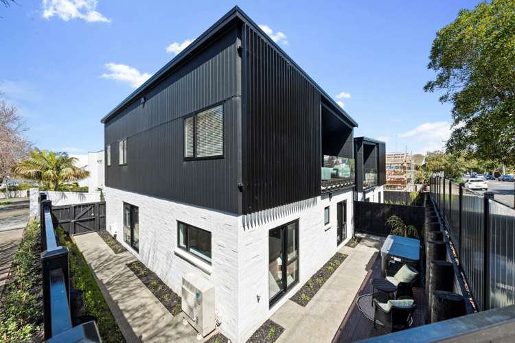 1/1 & 2/1 Dromorne Road Remuera_16