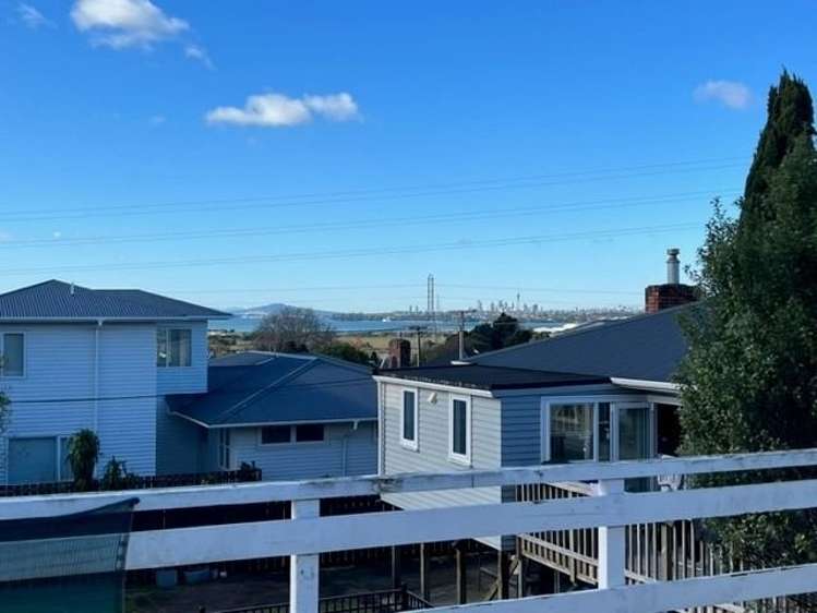 22 Tiroroa Avenue Te Atatu South_15