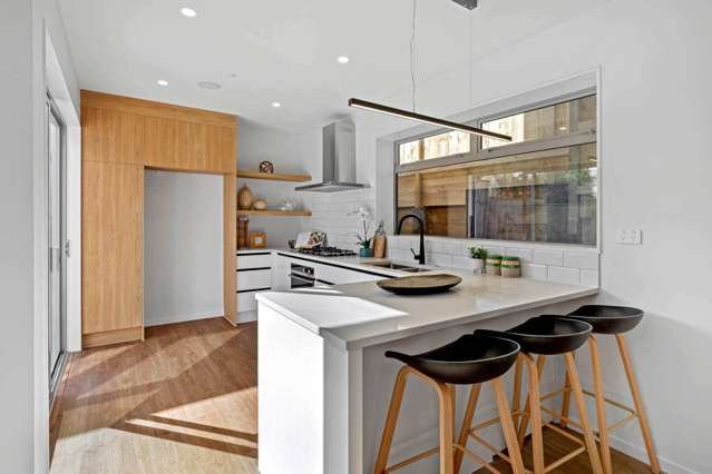 2/3C Long Bay Drive Torbay_3