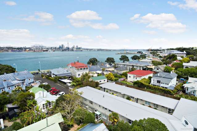 10/16 Queens Parade Devonport_2