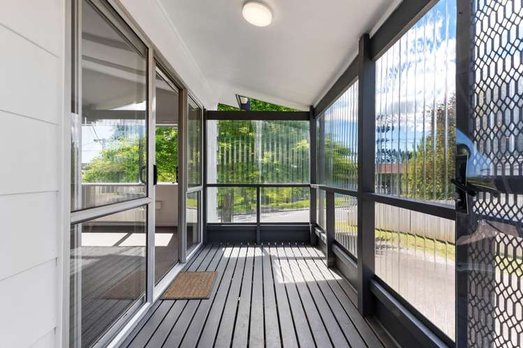 72 Vodanovich Road Te Atatu South_5