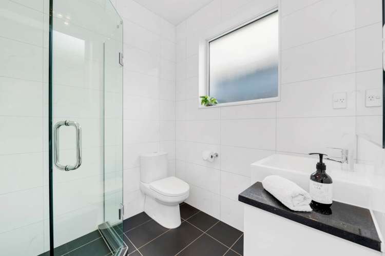 9 Defender Crescent Beachlands_21