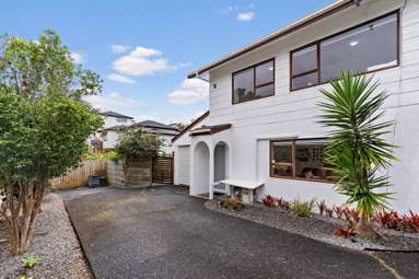 2/17 Lancelot Place_1