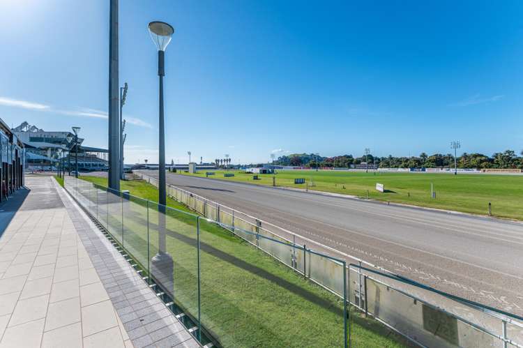 202/223D Green Lane West Epsom_14