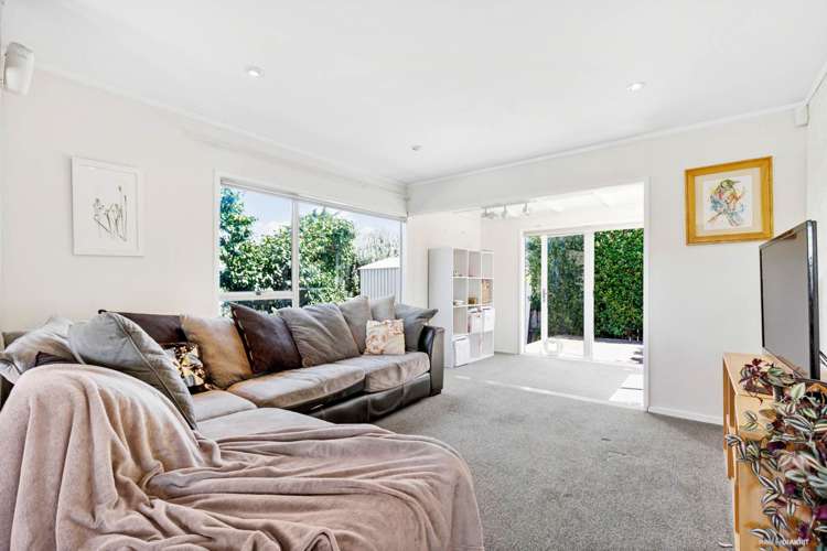 2/1 Hiwihau Place Glenfield_8