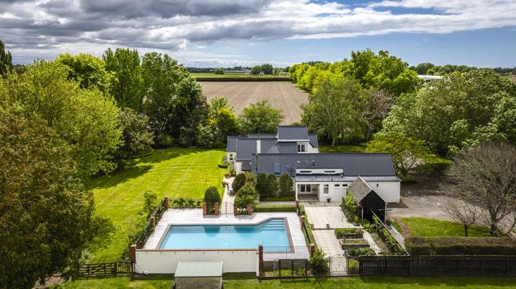'Lochiel' - 105 Longlands Road West Longlands_2