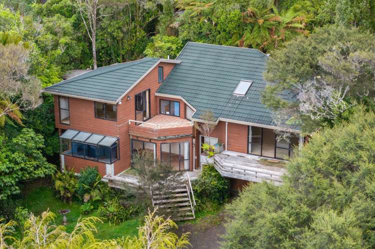 416 Scenic Drive Waiatarua_0