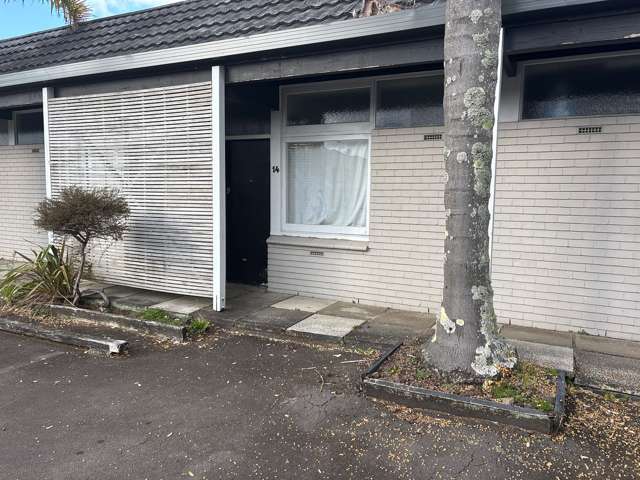 Charming Studio Unit w/Garden!