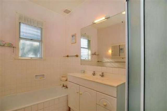 10 Martin Crescent Northcote_3