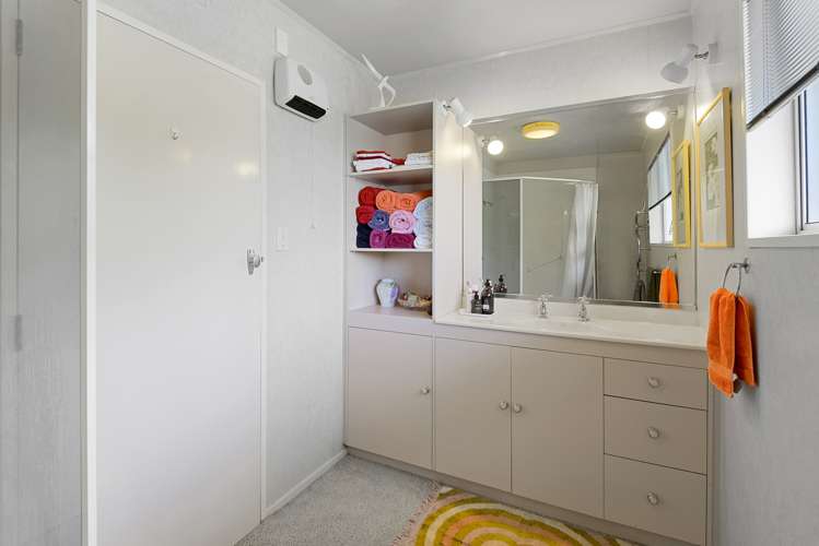 11 Ngaio Lane Charteris Bay_16