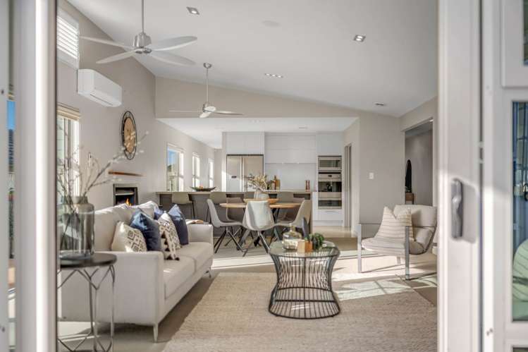 26 Columbia Crescent Beachlands_15