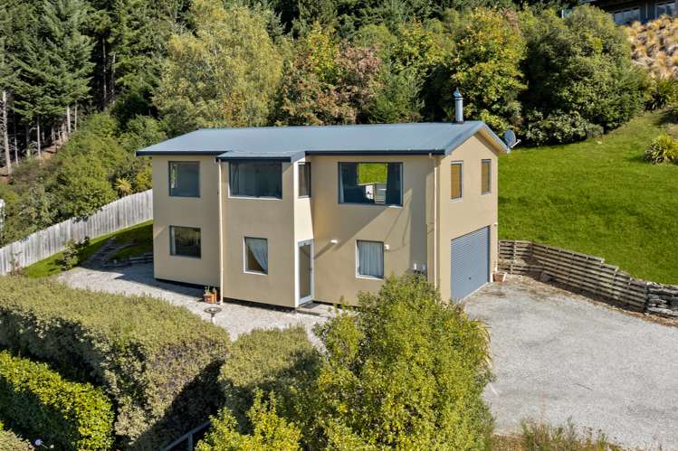 19b Arawata Terrace Fernhill/Sunshine Bay_11