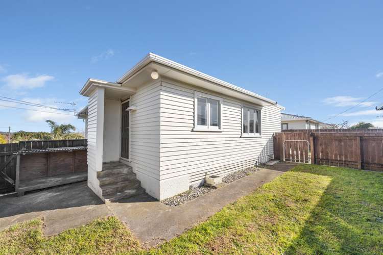 15 York Crescent Westown_17