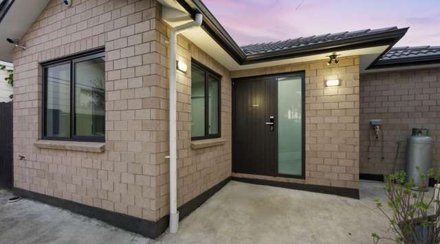 Low-Maintenance Two-Bedroom Home with Great Parking