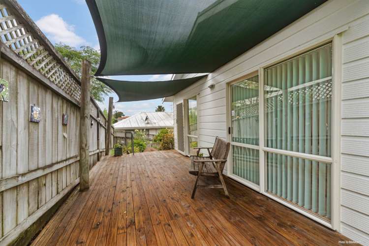 2A Mossop Rise Glenfield_13