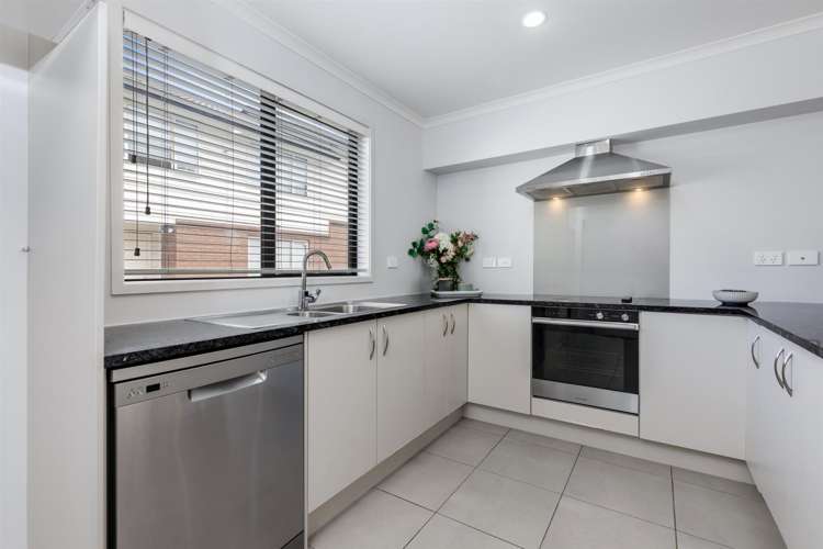 8 Akeake Lane Manurewa_1