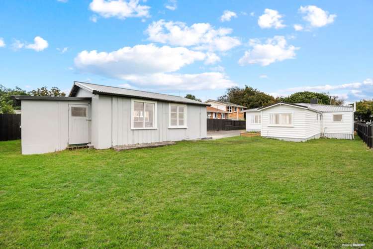 13 Preston Avenue Mt Albert_16