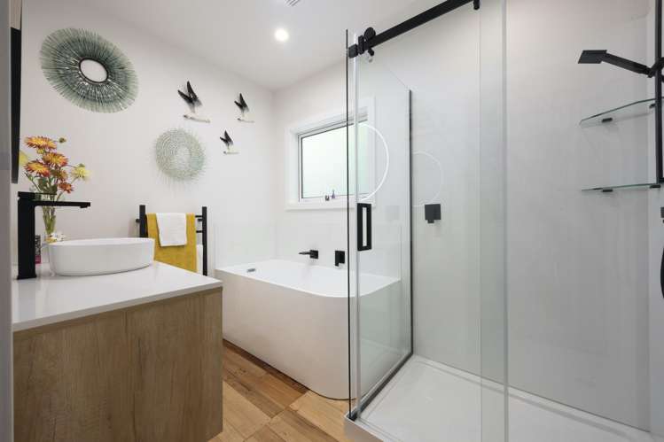 15 Piha Road Piha_12