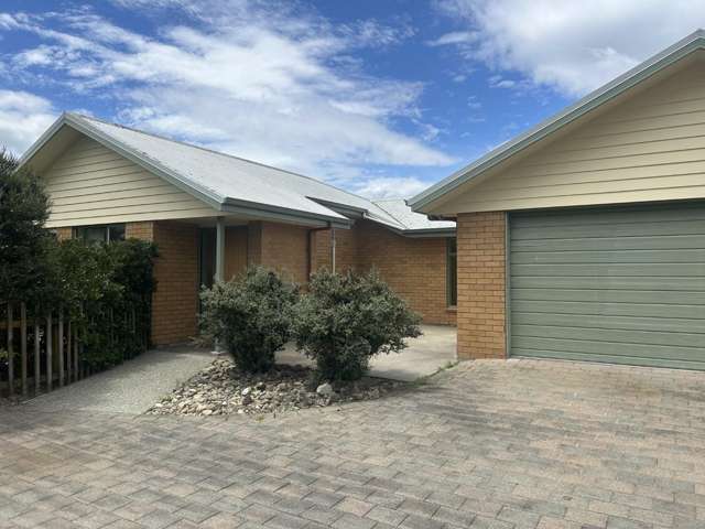 Large 2 bedroom, private home in Wakefield