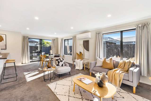 Immediate Posession! Modern Low-Maintnance Living