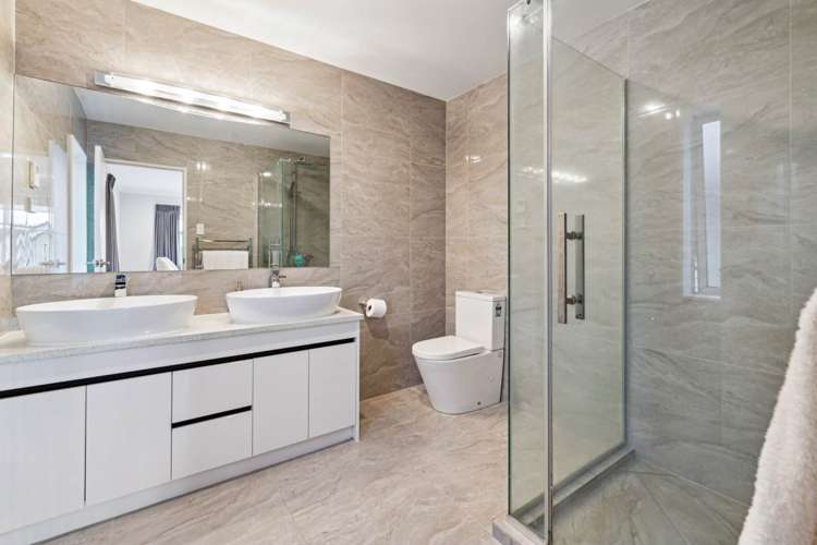 7 Horsefields Drive Flat Bush_12