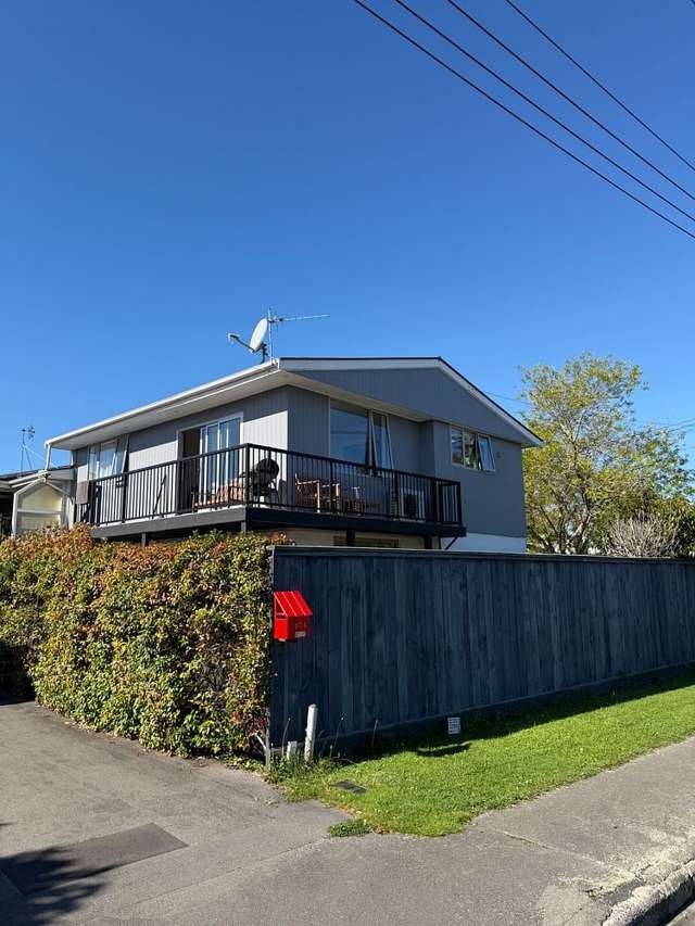 3 House bedroom - Sunny balcony and views