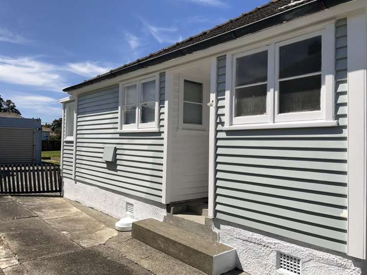  17 Hall Crescent Epuni_13