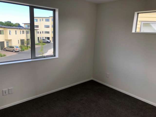 20/11 Ray Small Drive Papakura_4