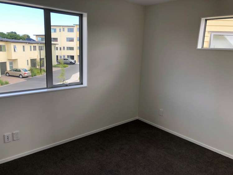 20/11 Ray Small Drive Papakura_4