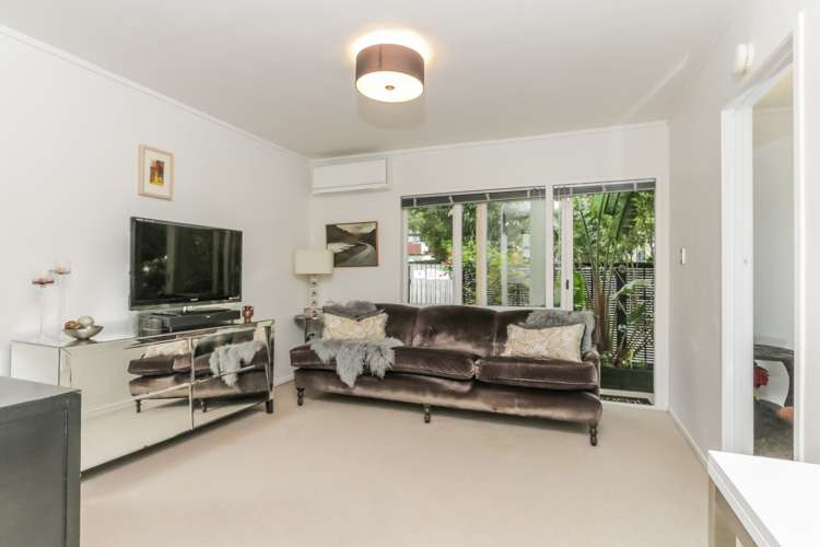 1/69a Landscape Road Mount Eden_4