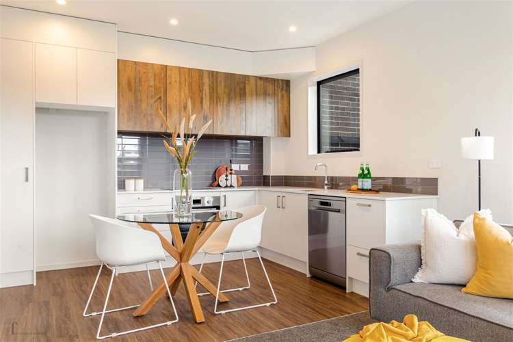 68 Glidepath Road Hobsonville_6