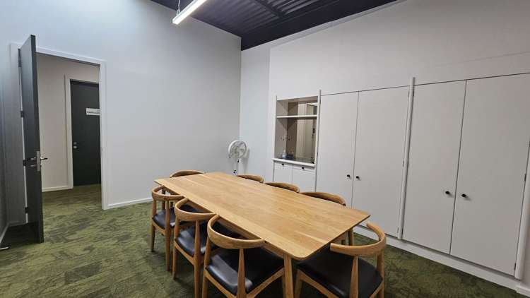 Room 8, 209 Queen Street East Hastings_5