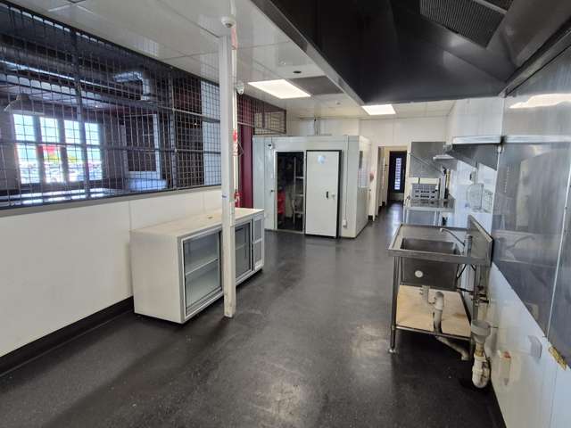 17 Home Straight Te Rapa_4