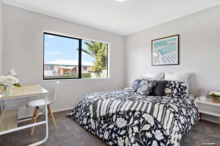 19a Fairclough Road Beach Haven_14