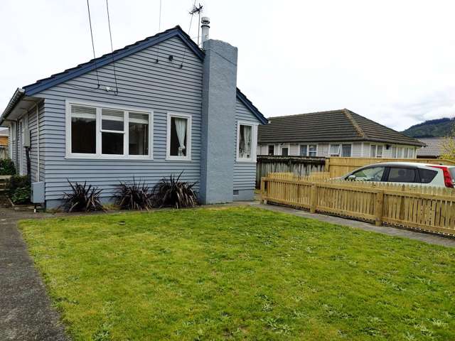 FAMILY-FRIENDLY HOME IN TRENTHAM (< 1 Min to SH2)