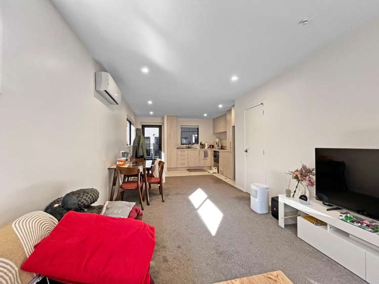  2/12 Biddle Crescent Taitā_5