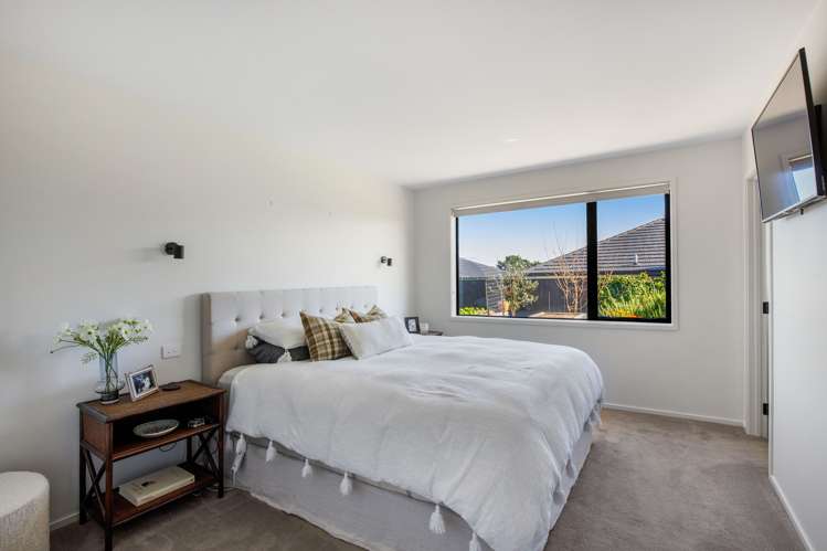 29 Honeyfield Drive Whalers Gate_12