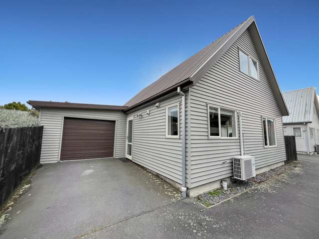 LINWOOD- 3 BEDROOM SPACIOUS AND SUNNY TOWNHOUSE