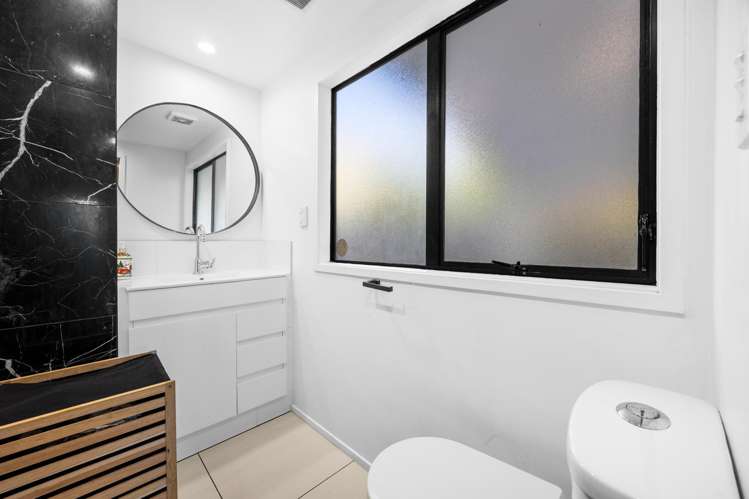 4037A Great North Road Glen Eden_15