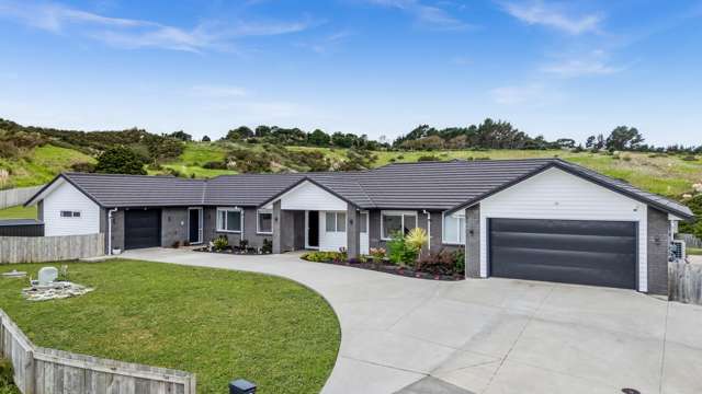Last chance to view! Auction 6pm, Tues 5 May!
