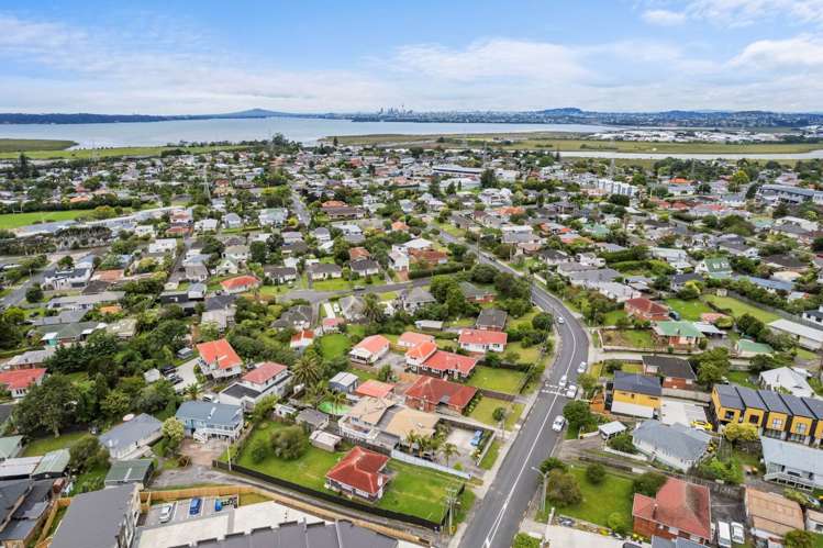 19 Vodanovich Road Te Atatu South_29