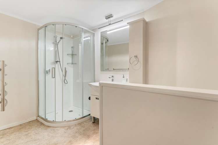 9 Sylvania Drive Matua_13