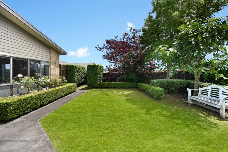 10 Farleigh Close Huntington_14