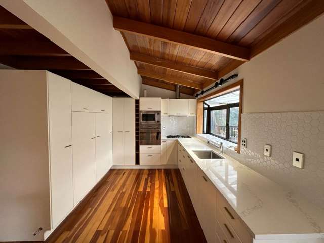 Four bedrooms Villa with big Rumpus in Milford